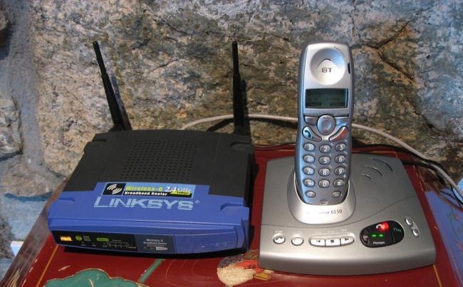 trådløs-router-og-trådløs-telefon